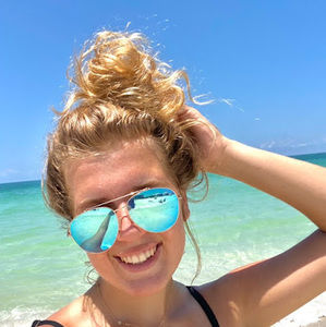 Meet your Posher, Della kate